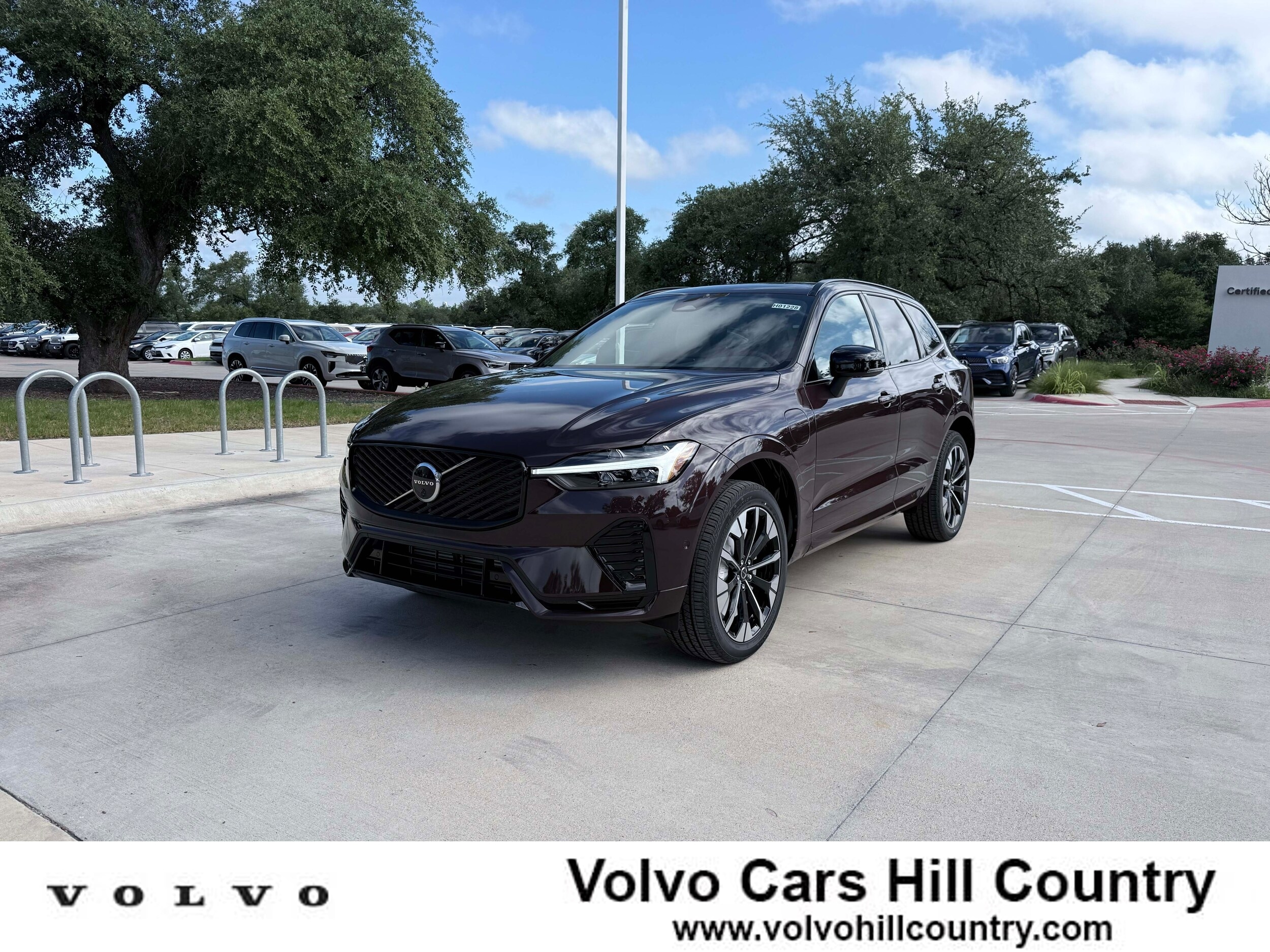 2026 Volvo XC60 T8 Plus Dark AWD's photo