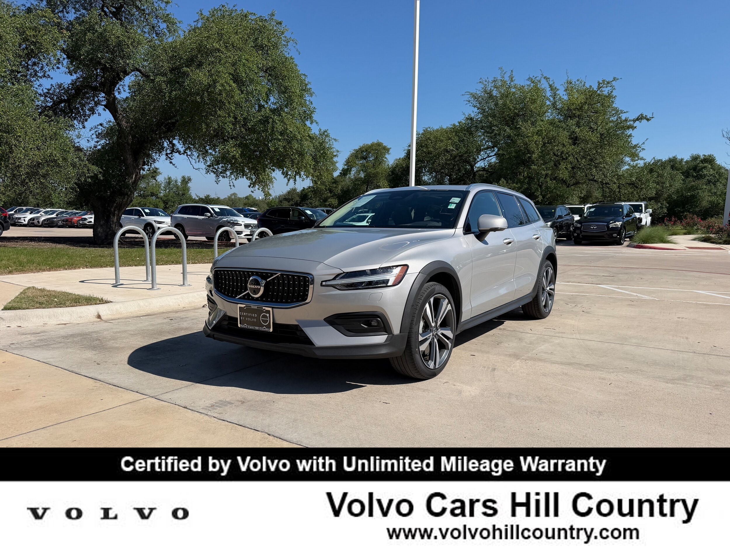 2025 Volvo V60 Cross Country B5 Plus AWD's photo