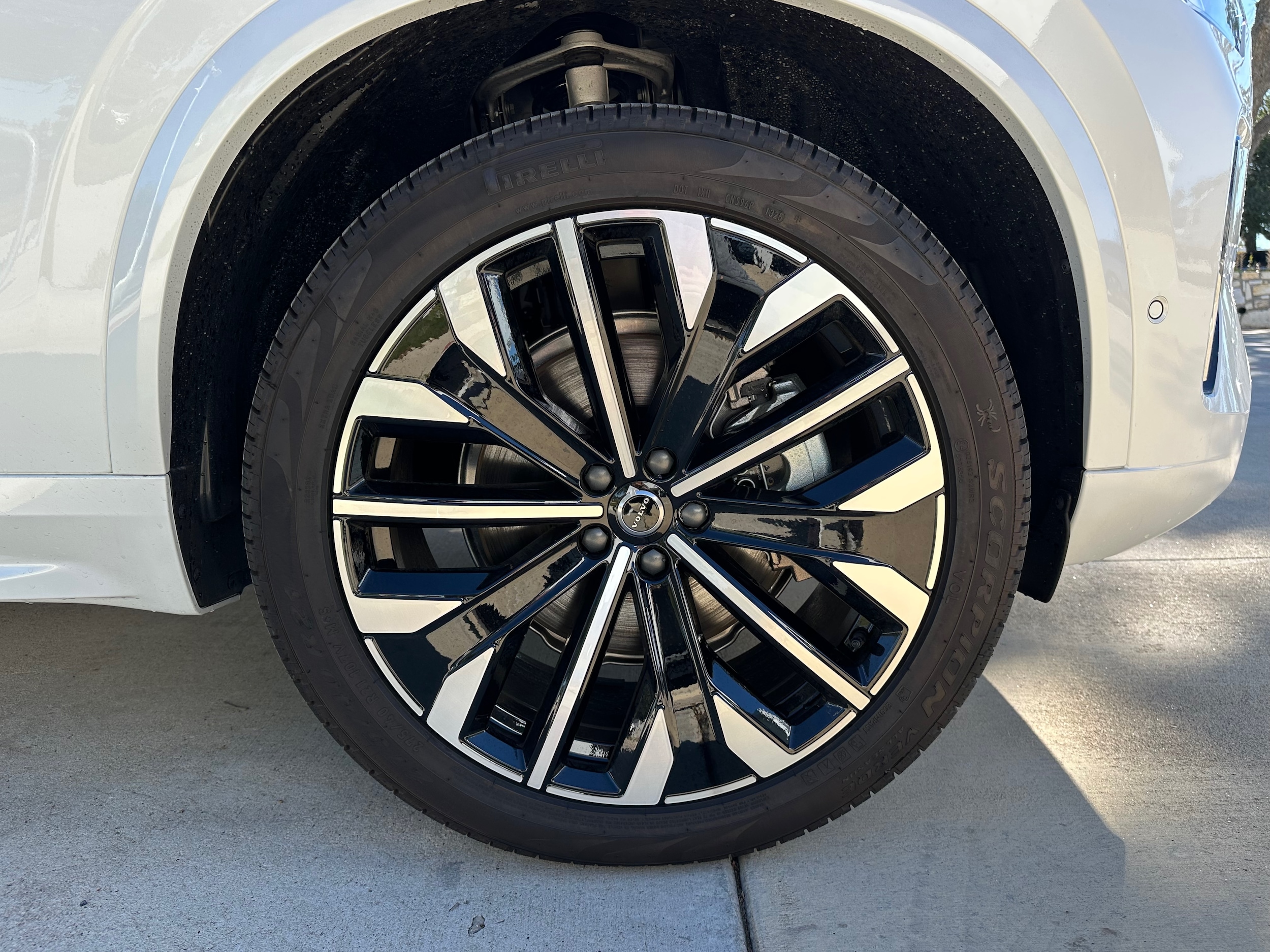 2026 Volvo XC90 Plus - Photo 7