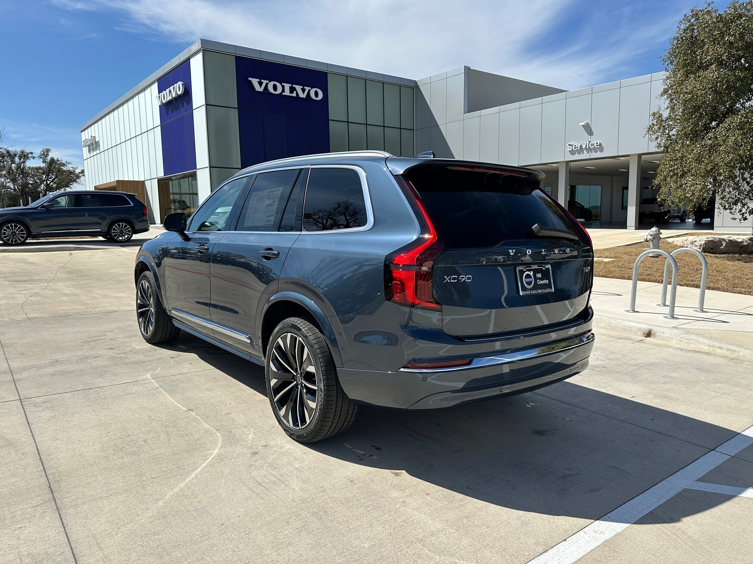 2025 Volvo XC90 T8 Plus photo 3