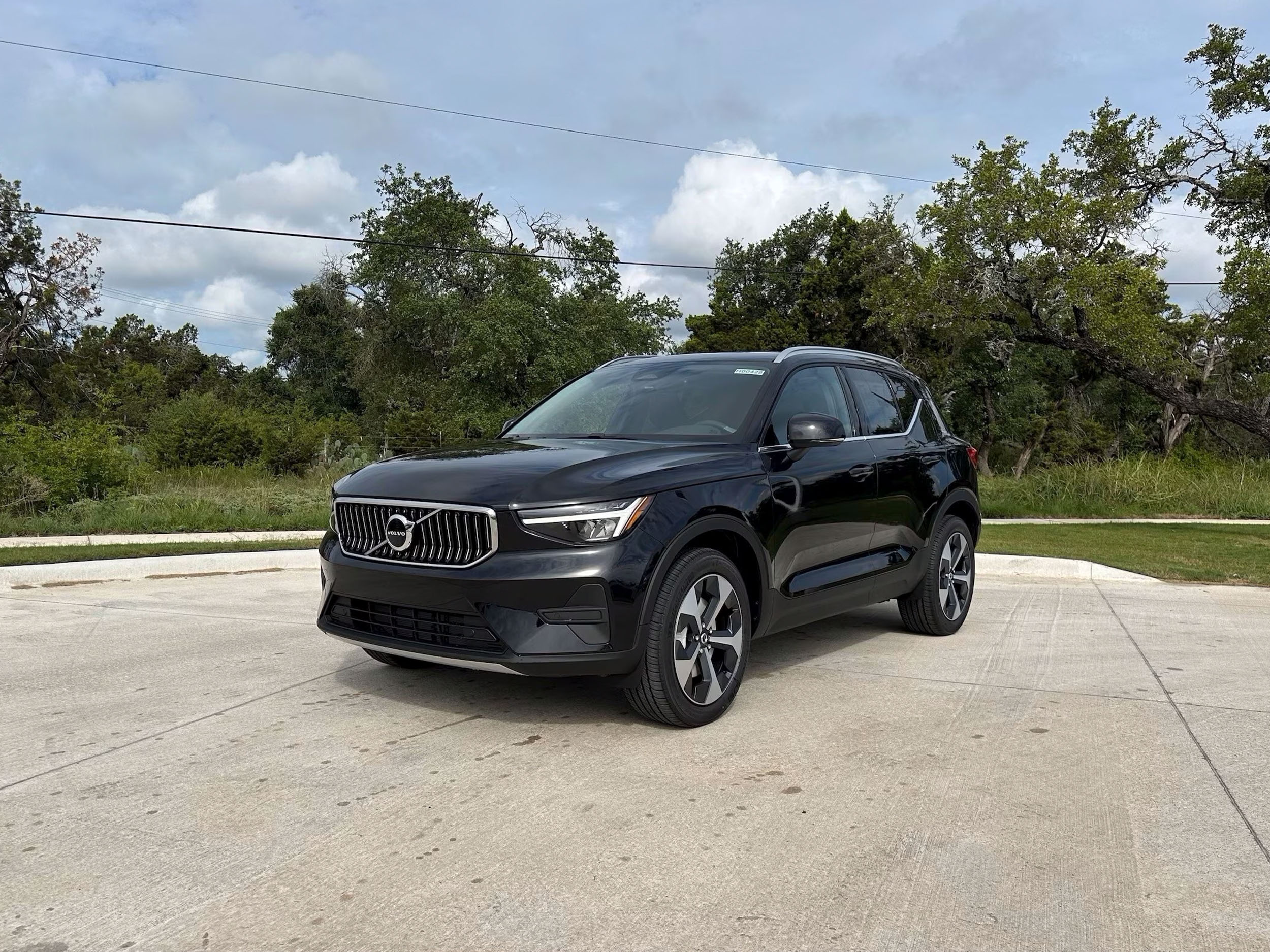 2025 Volvo XC40 Core photo 2