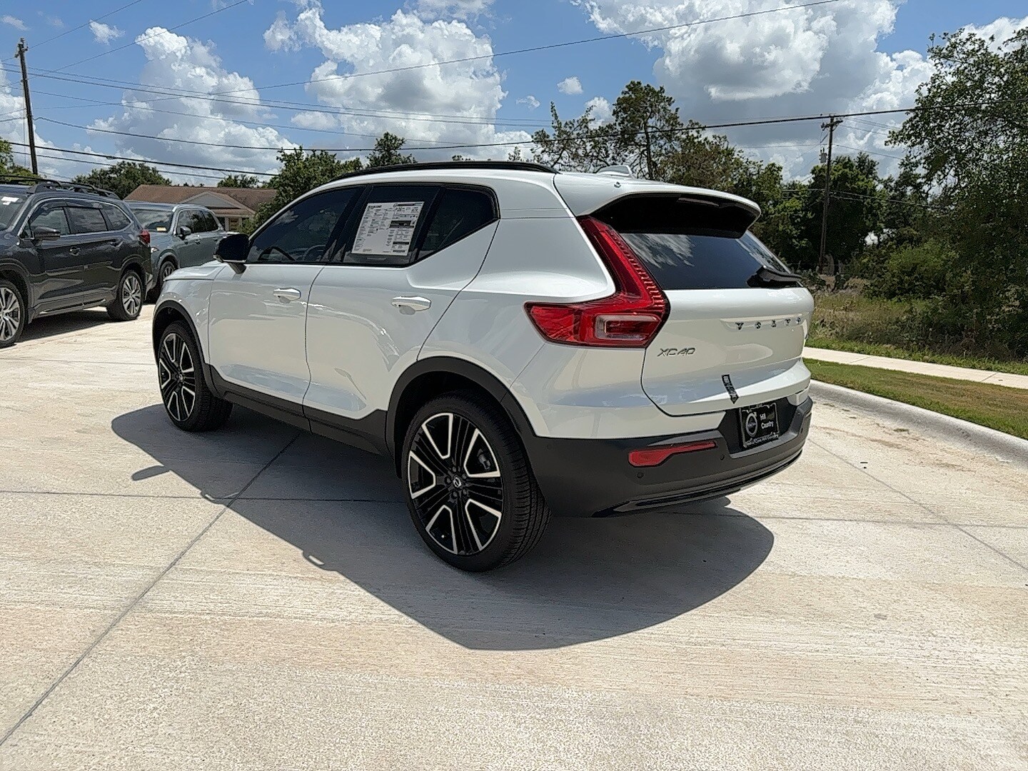 2024 Volvo XC40 Ultimate photo 4