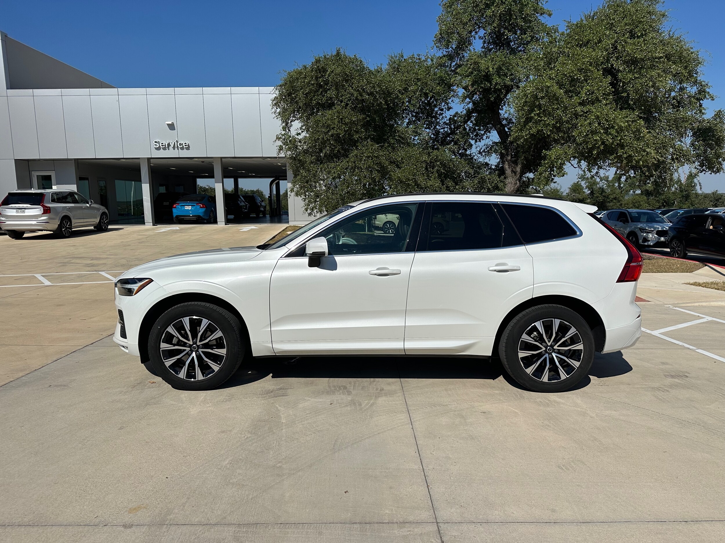 2023 Volvo XC60 B5 Core photo 2