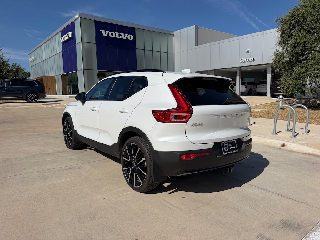 Used 2024 Volvo XC40 B5 Ultimate Dark SUV