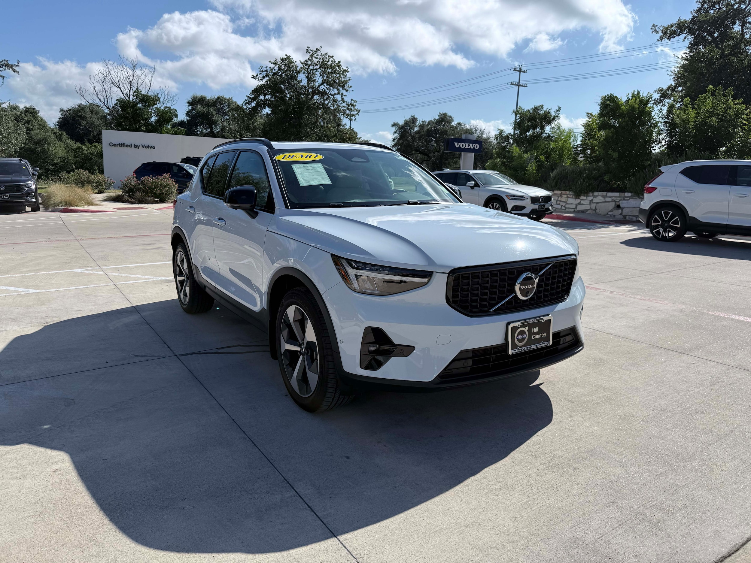 2026 Volvo XC40 Plus - Photo 8