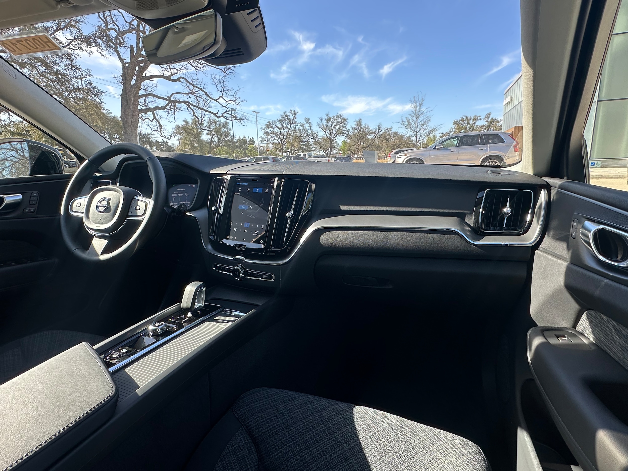 2025 Volvo XC60 Core - Photo 11