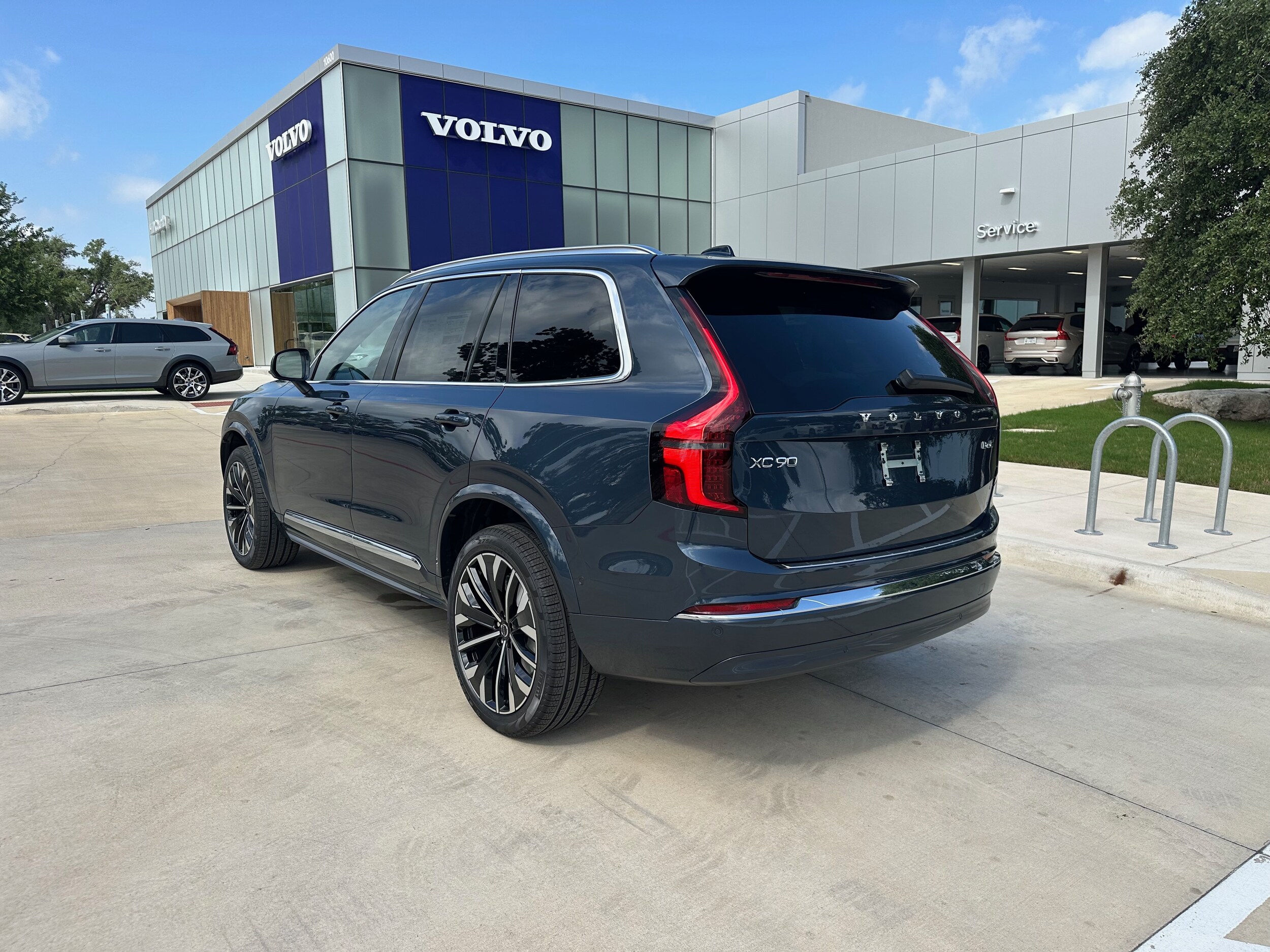2026 Volvo XC90 Plus photo 3