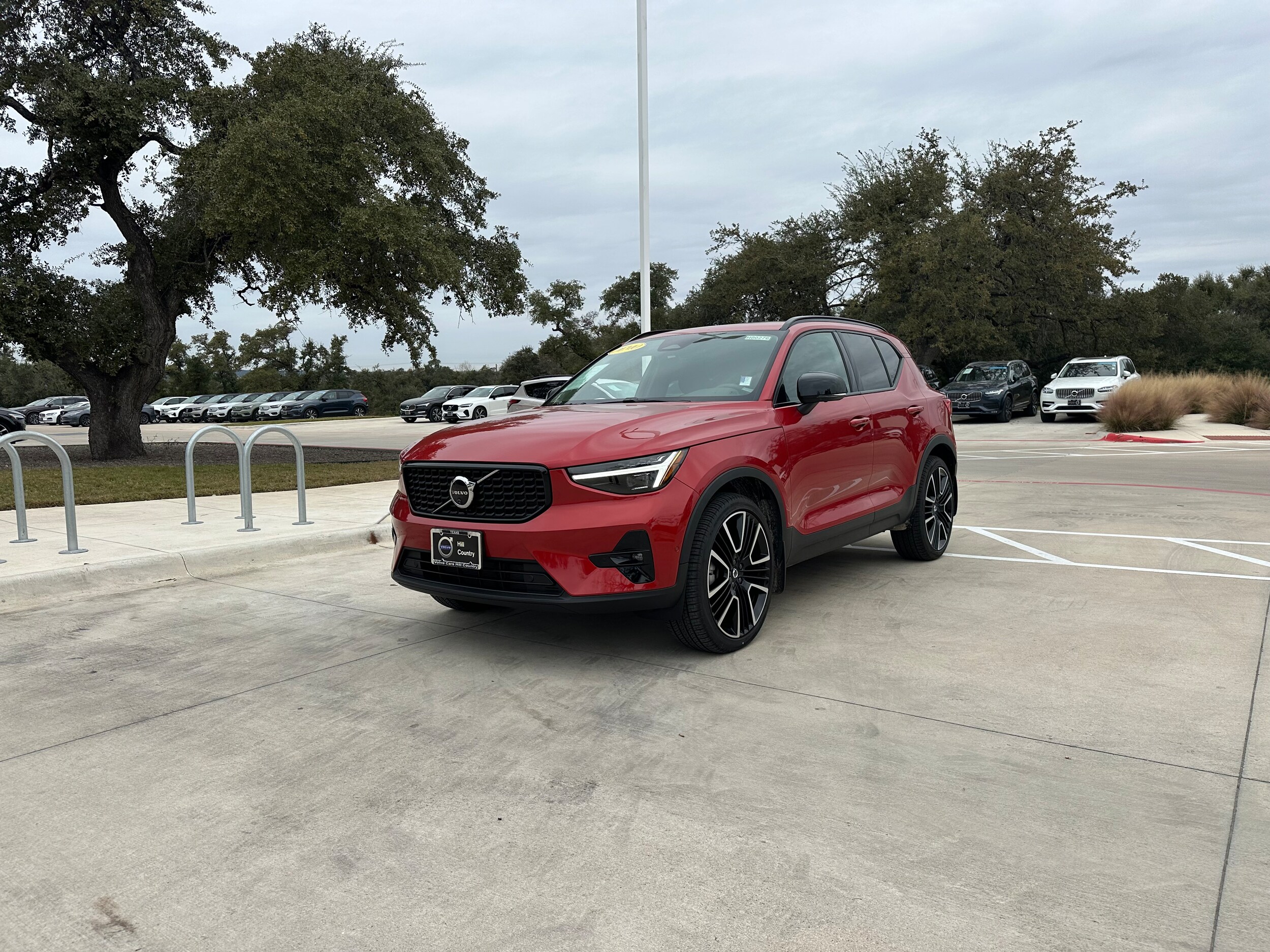 2024 Volvo XC40 Ultimate photo 2
