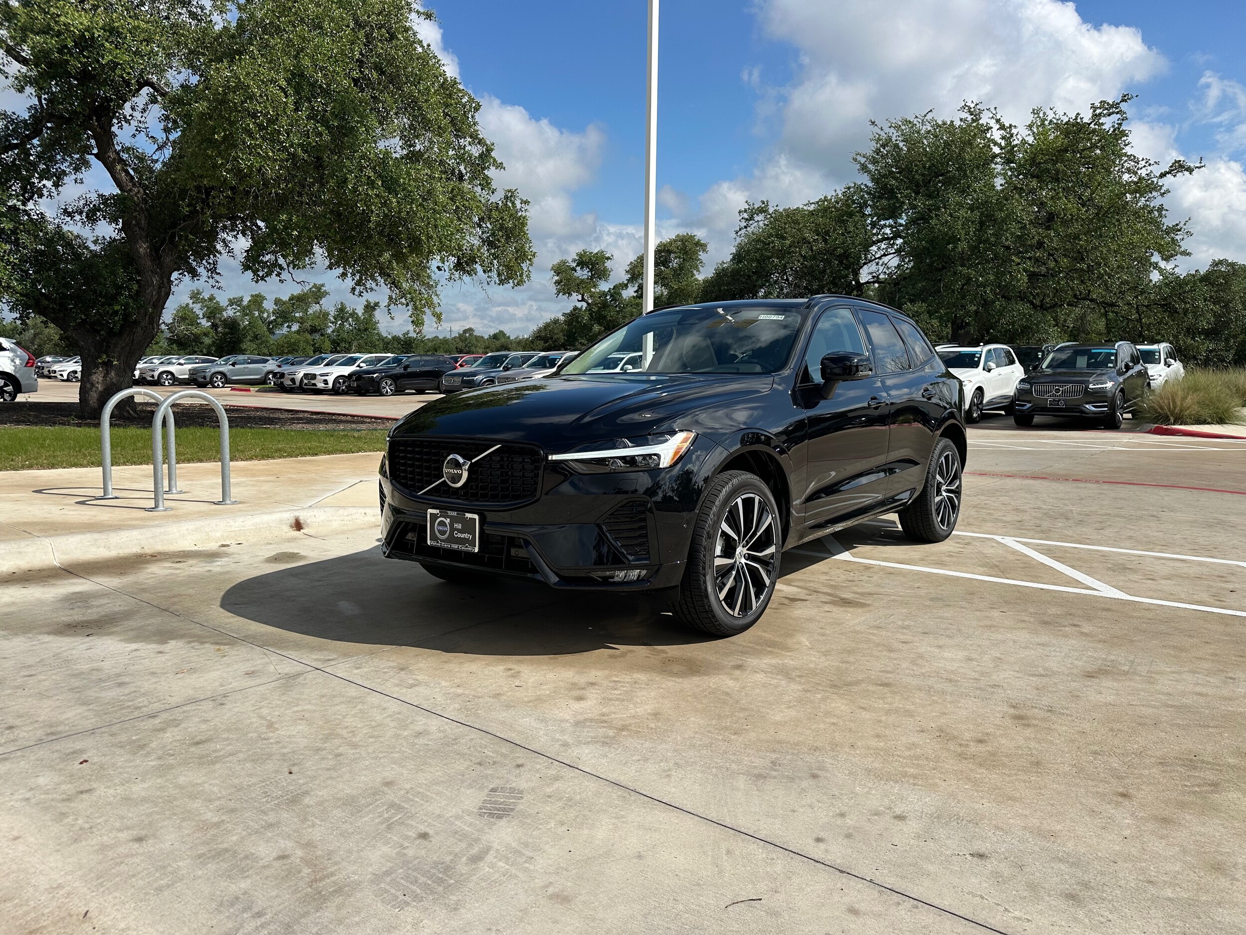 2025 Volvo XC60 B5 Plus photo 2