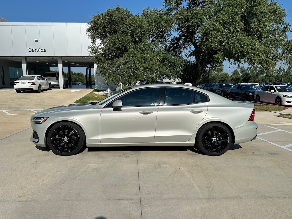Used 2020 Volvo S60 T5 Momentum Sedan