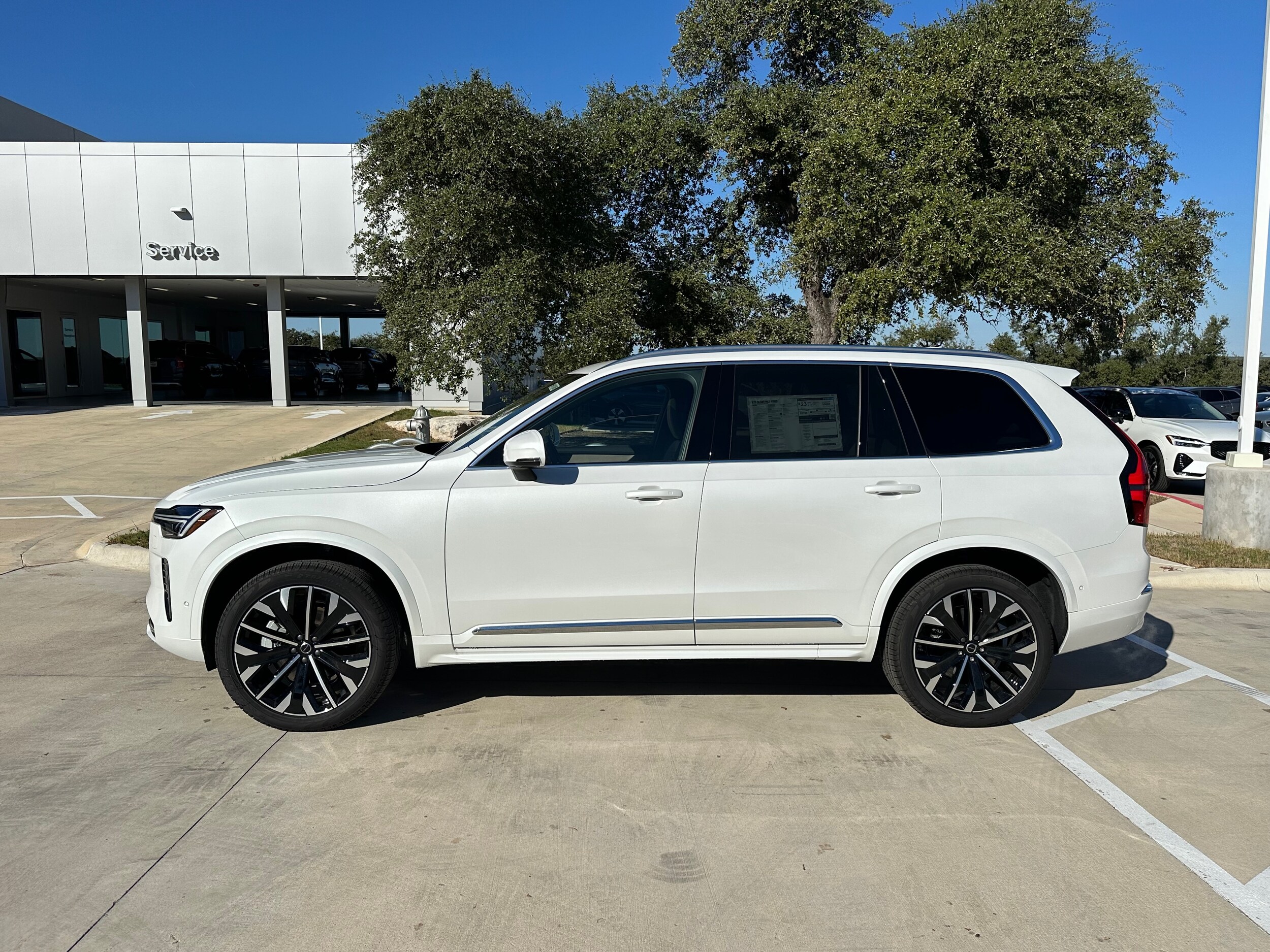 2026 Volvo XC90 Plus photo 3