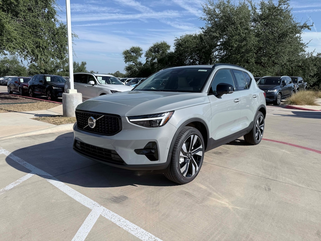 New 2026 Volvo XC40 B5 Plus SUV