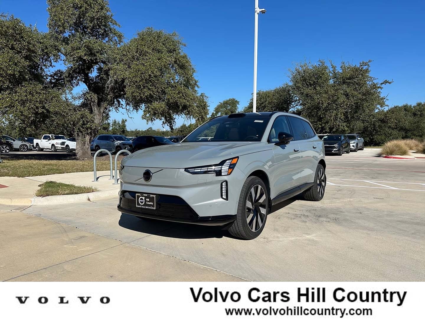 2025 Volvo EX90 Plus's photo