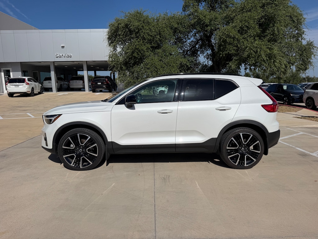 Used 2024 Volvo XC40 B5 Ultimate Dark SUV