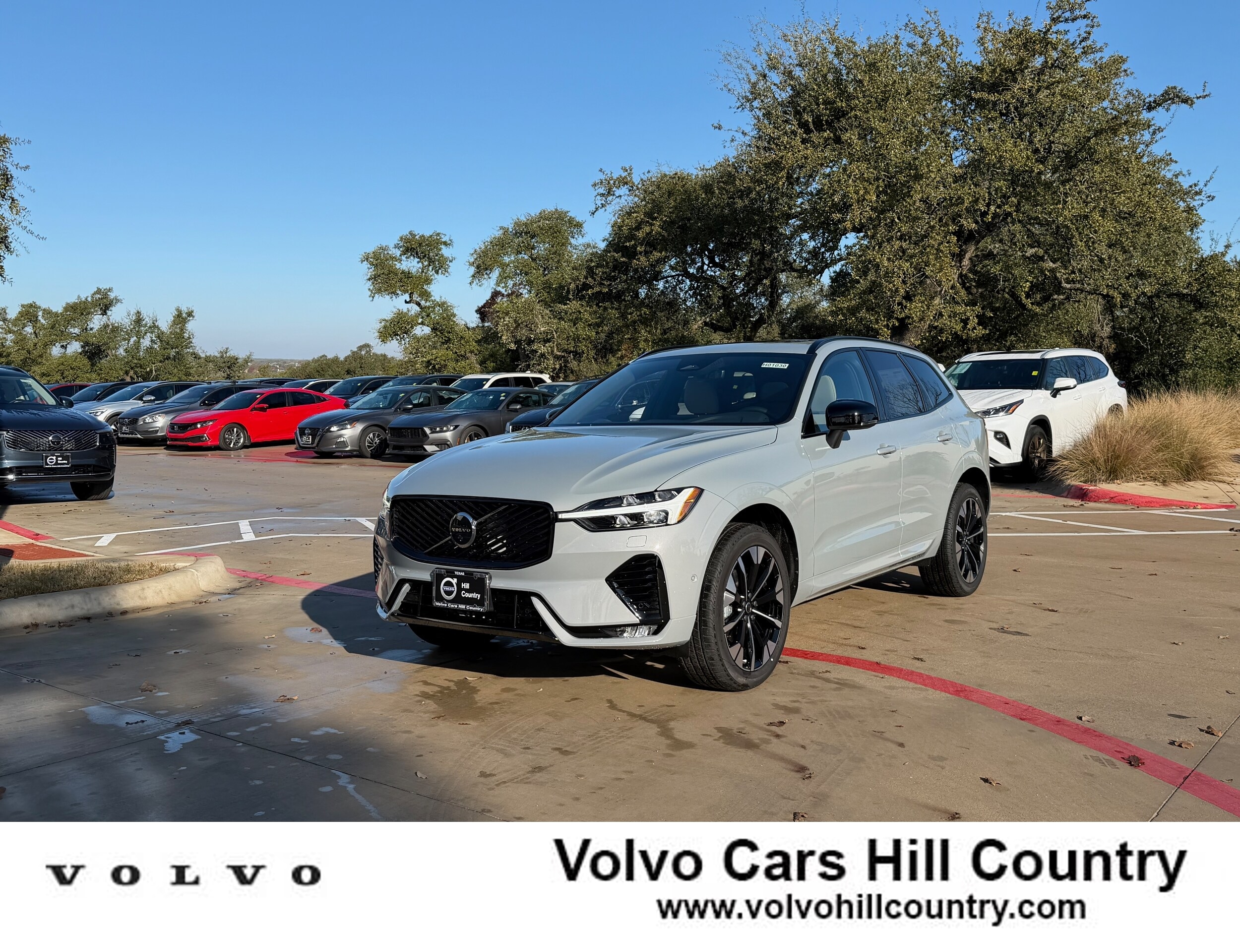 2026 Volvo XC60 Plus's photo