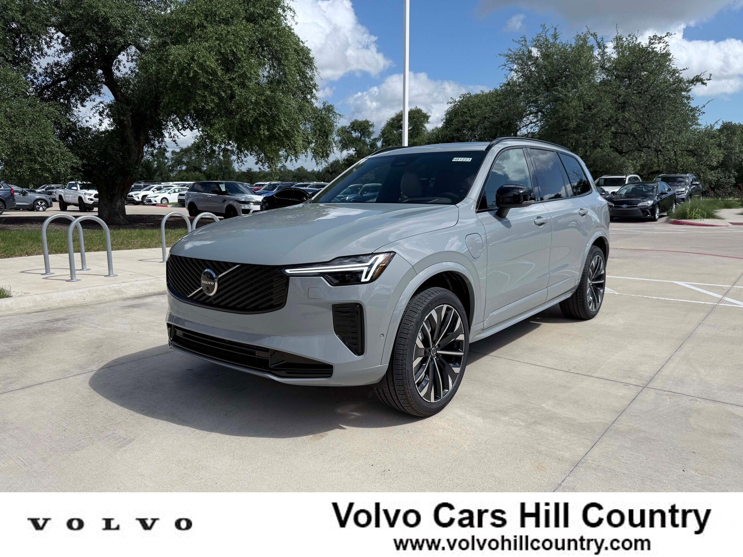 2026 Volvo XC90 T8 Recharge Ultra Dark 4WD's photo