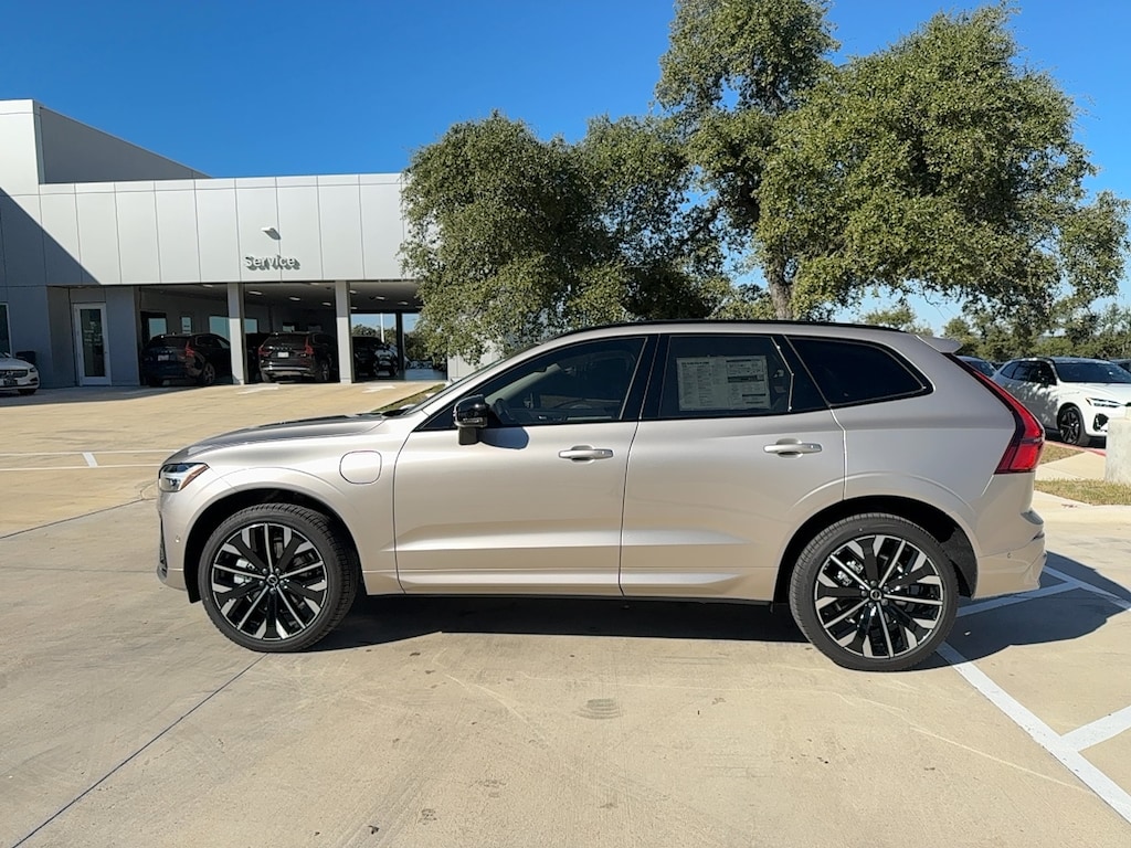 New 2026 Volvo XC60 plug-in hybrid T8 Ultra SUV