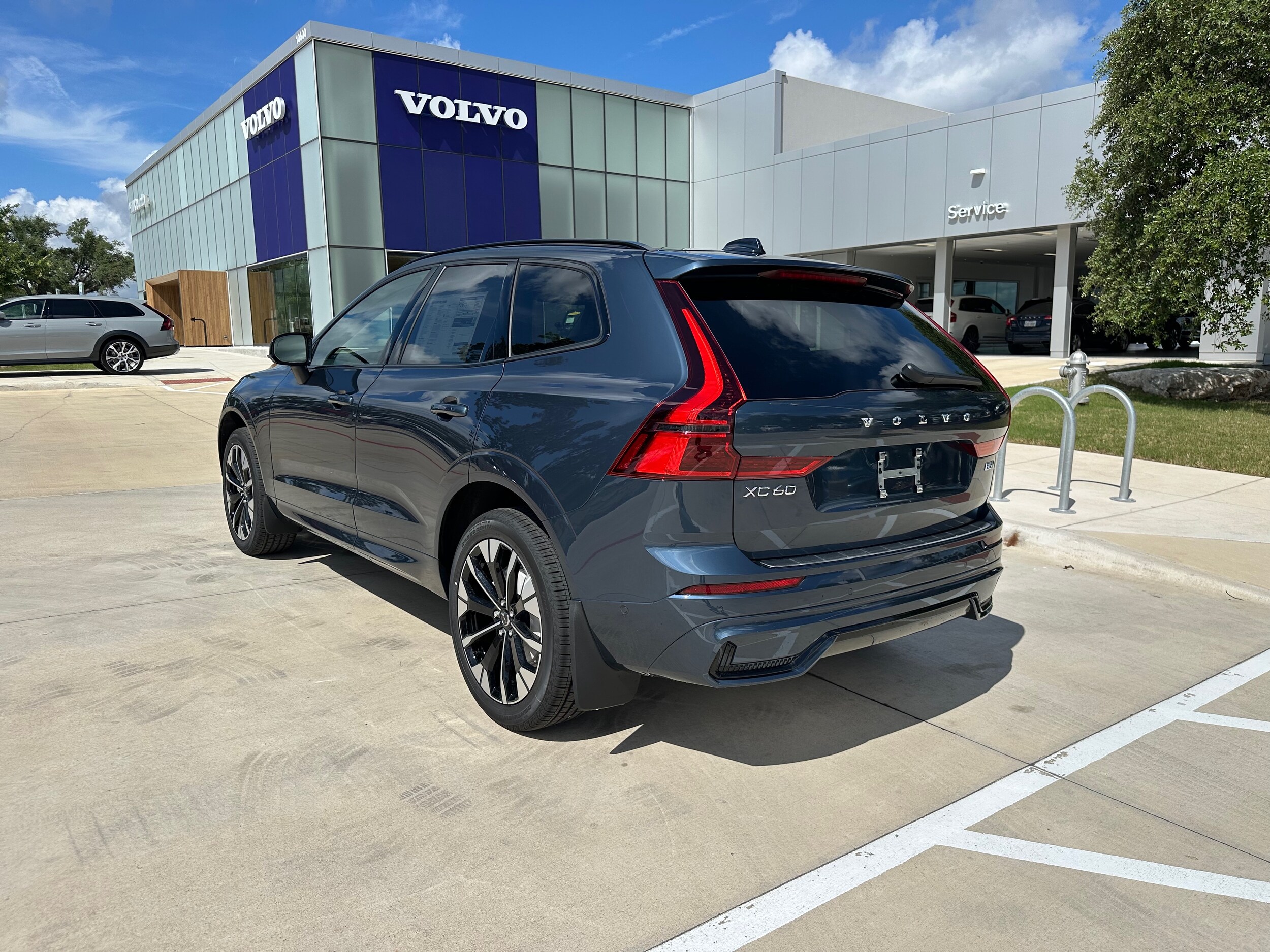 2026 Volvo XC60 B5 Plus photo 3