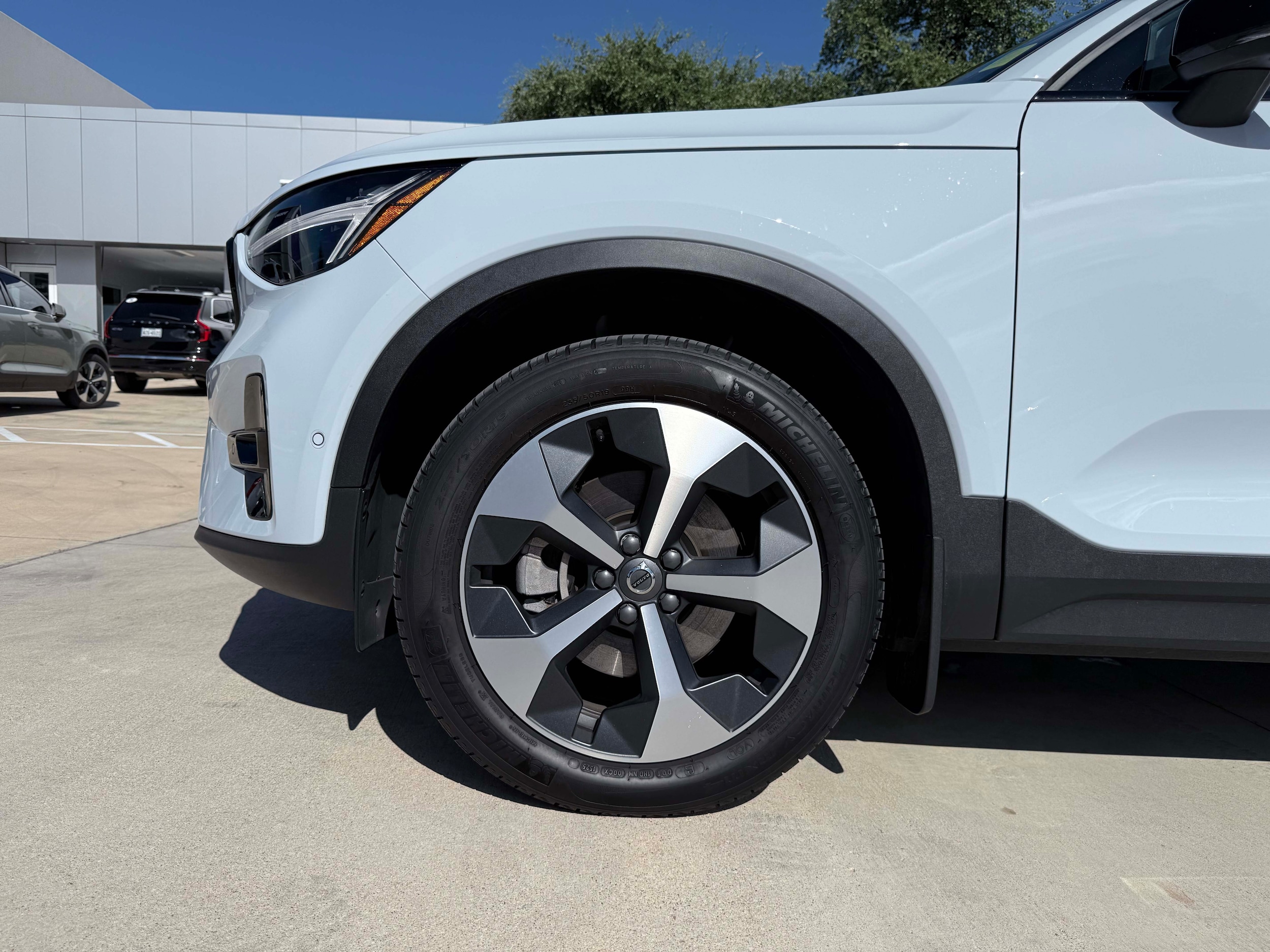 2026 Volvo XC40 Plus - Photo 10