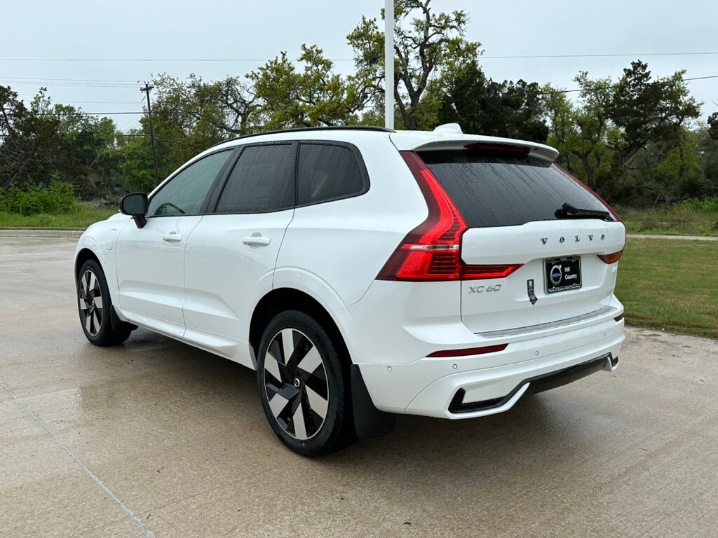 2024 Volvo XC60 Hybrid T8 Plus photo 4
