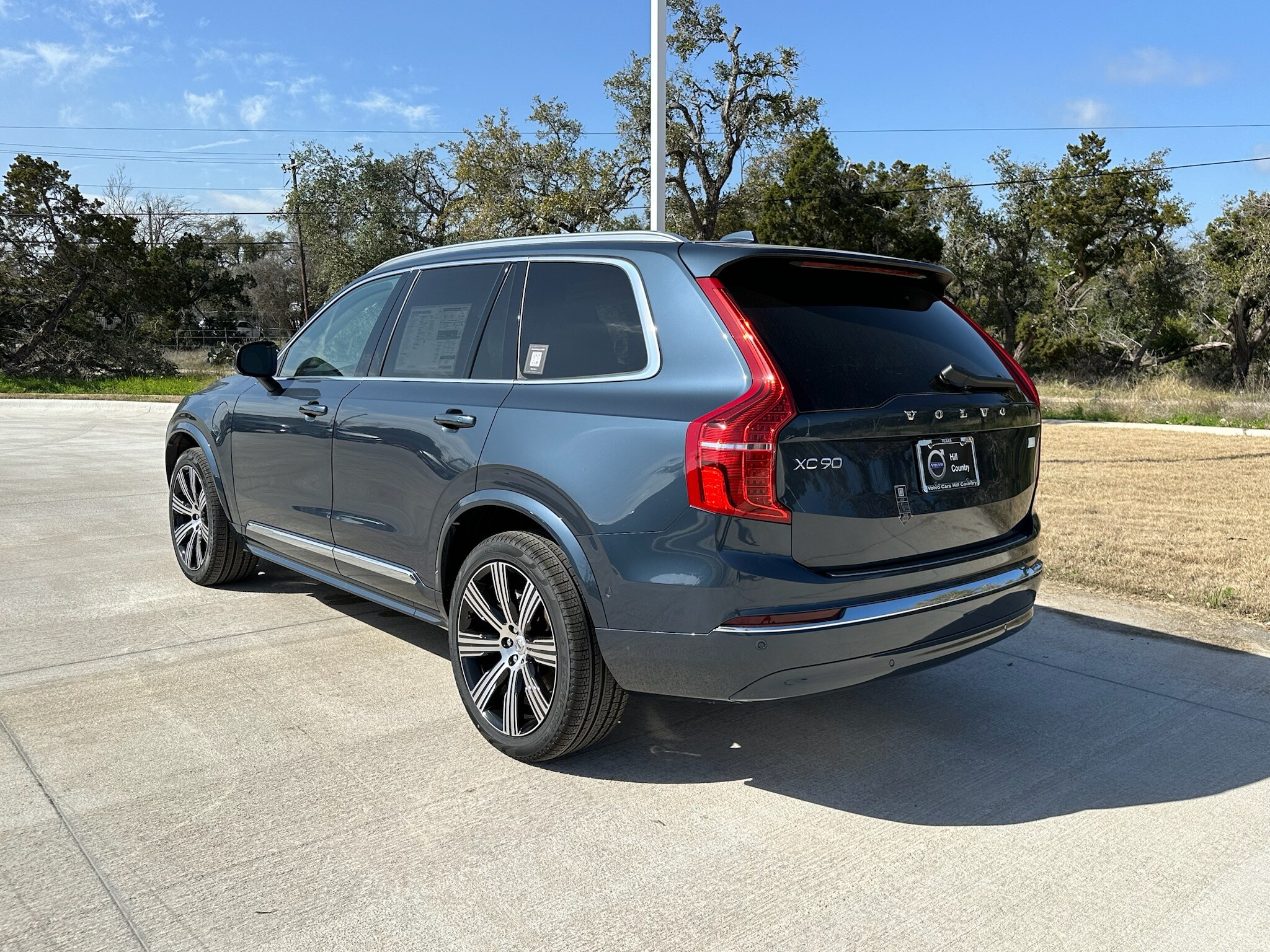 2024 Volvo XC90 T8 Ultimate photo 2