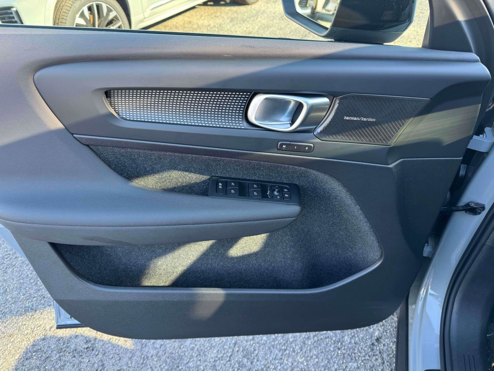 2026 Volvo XC40 Ultra Black Edition - Photo 16