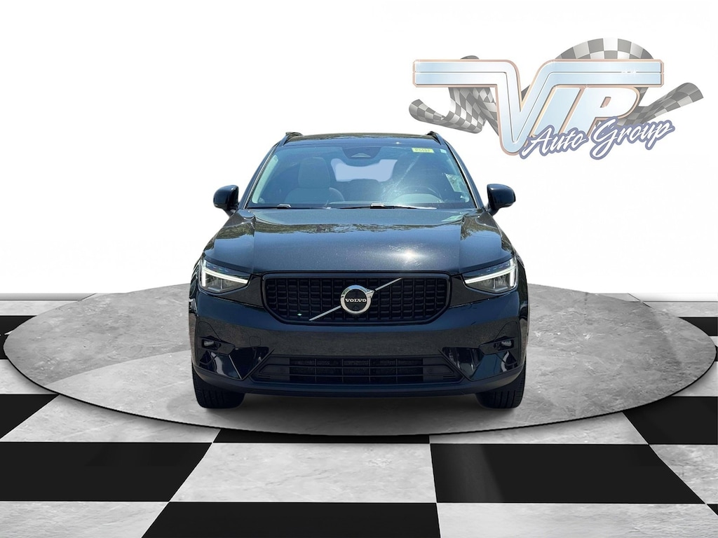 Used 2023 Volvo XC40 Plus Dark Theme B5 AWD Plus Dark Theme