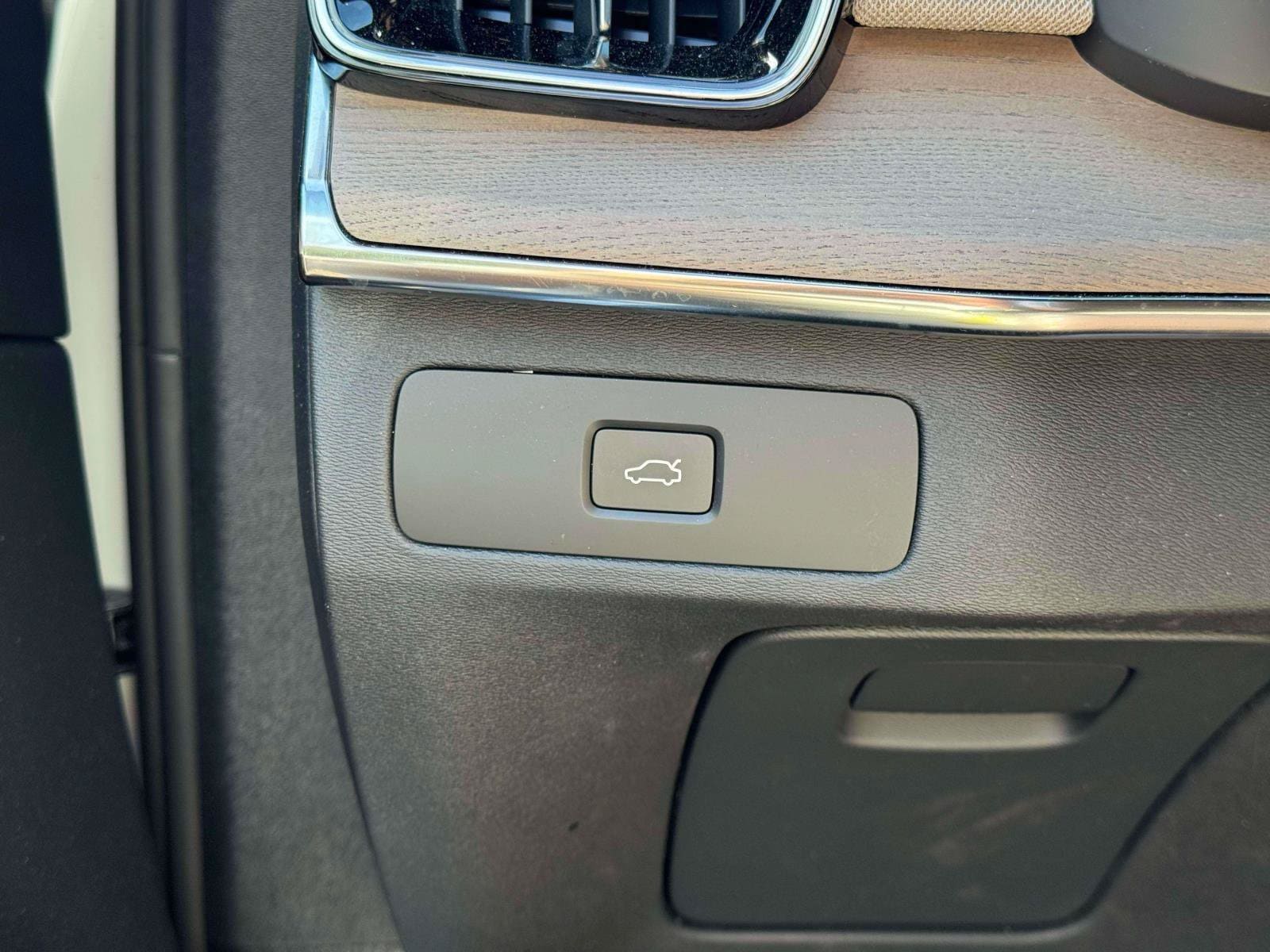 2026 Volvo XC90 Plus - Photo 20