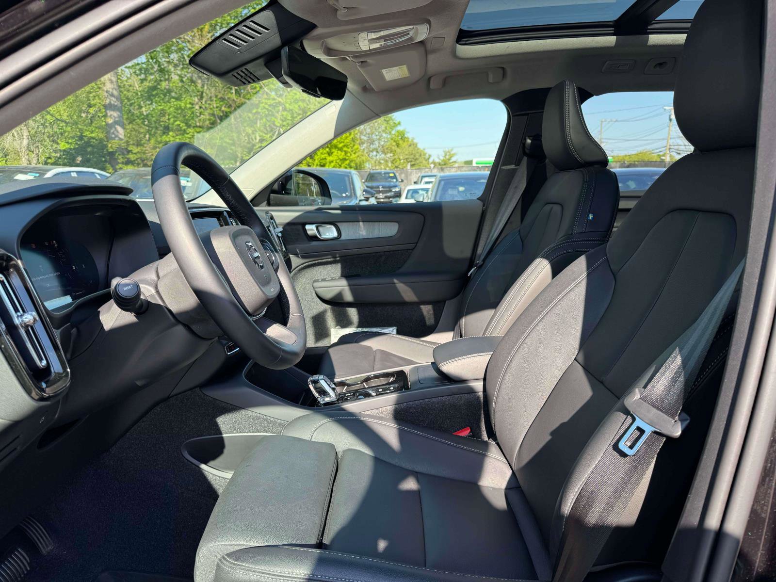 2026 Volvo XC40 Plus - Photo 14