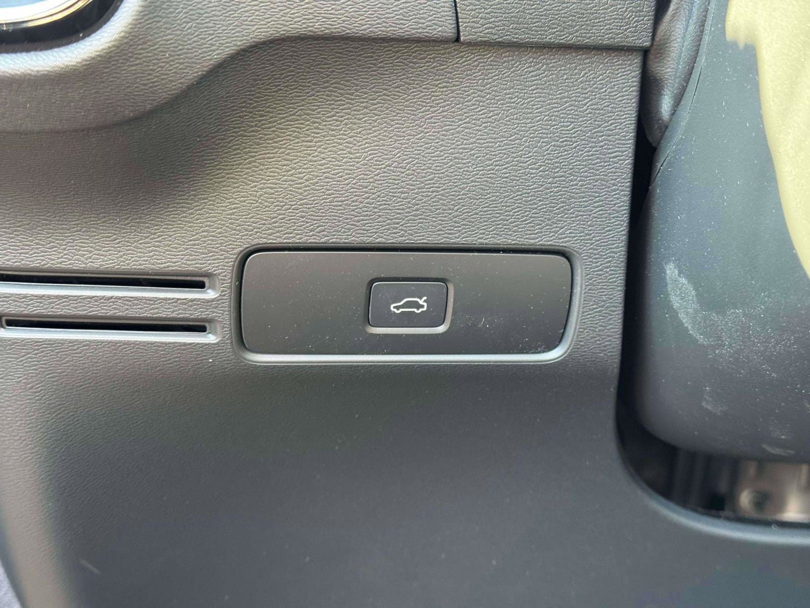 2026 Volvo XC40 Plus - Photo 20