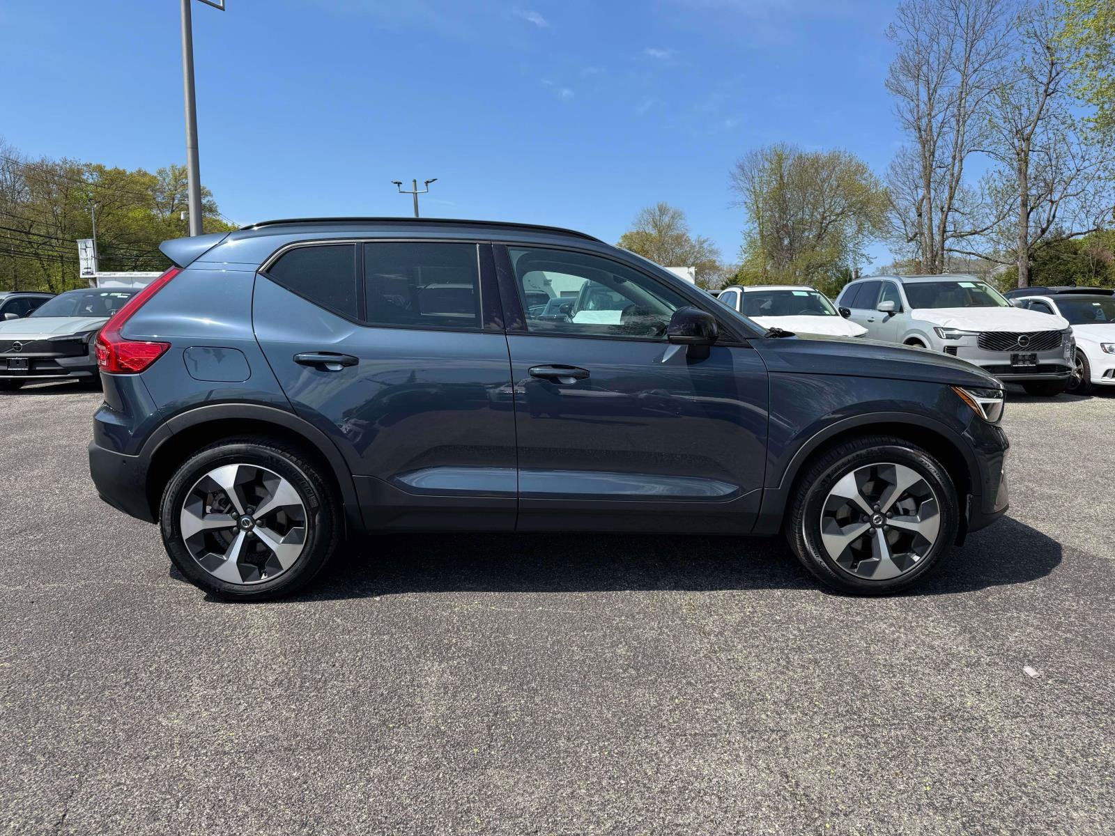 2026 Volvo XC40 Plus - Photo 9
