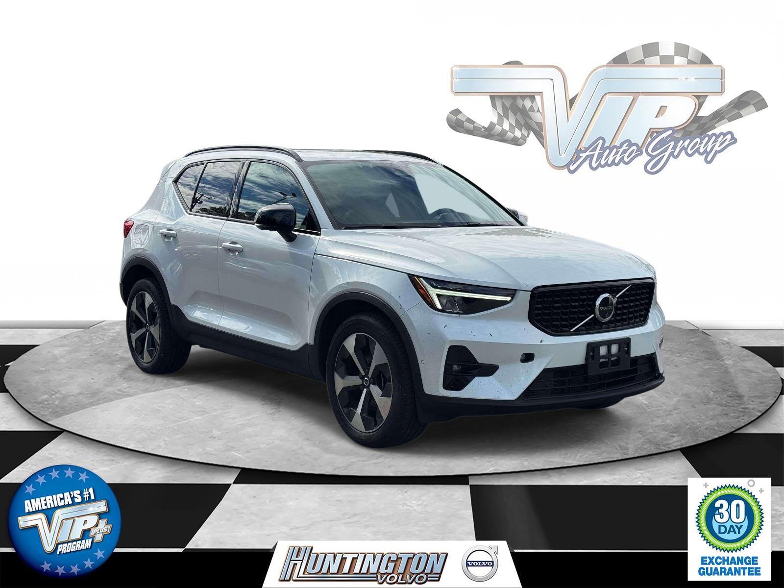 2024 Volvo XC40 B5 Plus Dark AWD's photo