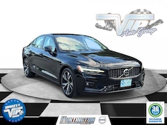 2024 Volvo S60 Plus Dark Theme B5 AWD Plus Dark Theme