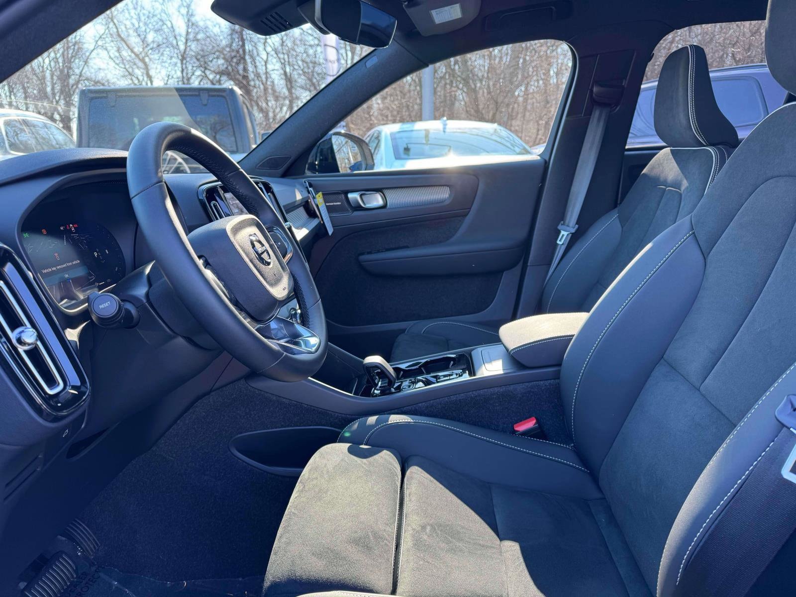 2026 Volvo XC40 Ultra Black Edition - Photo 14