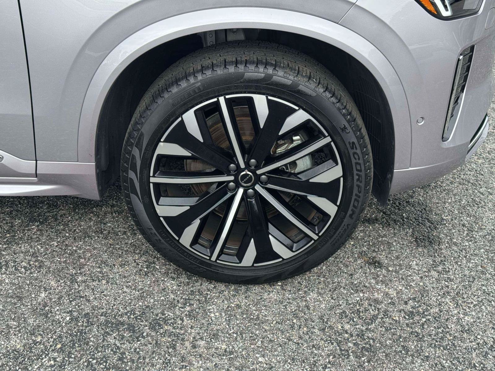 2026 Volvo XC90 Plus - Photo 10