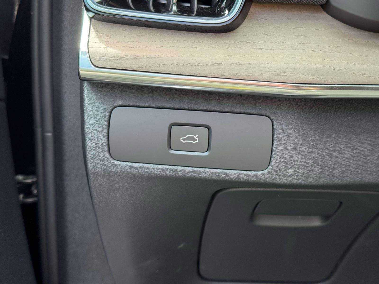 2026 Volvo XC90 Plus - Photo 20