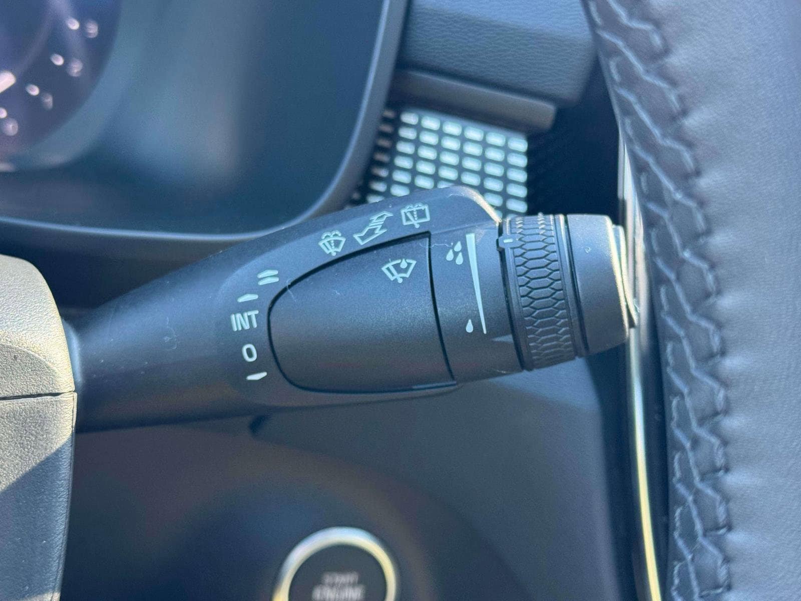 2026 Volvo XC40 Ultra Black Edition - Photo 25