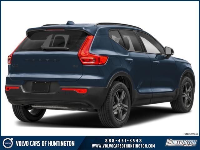 2026 Volvo XC40 2