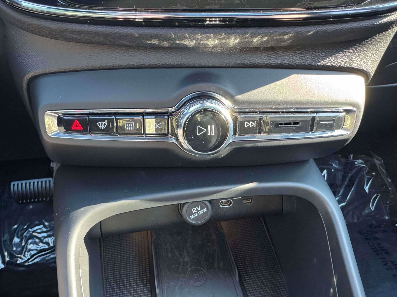 2026 Volvo XC40 Ultra Black Edition - Photo 31