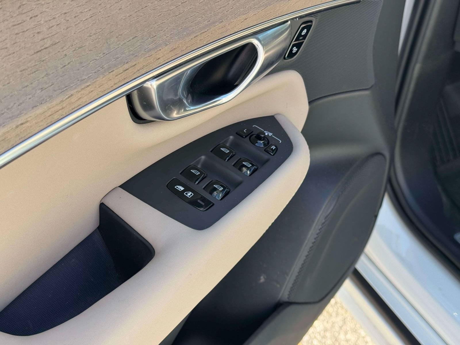 2026 Volvo XC90 Plus - Photo 17