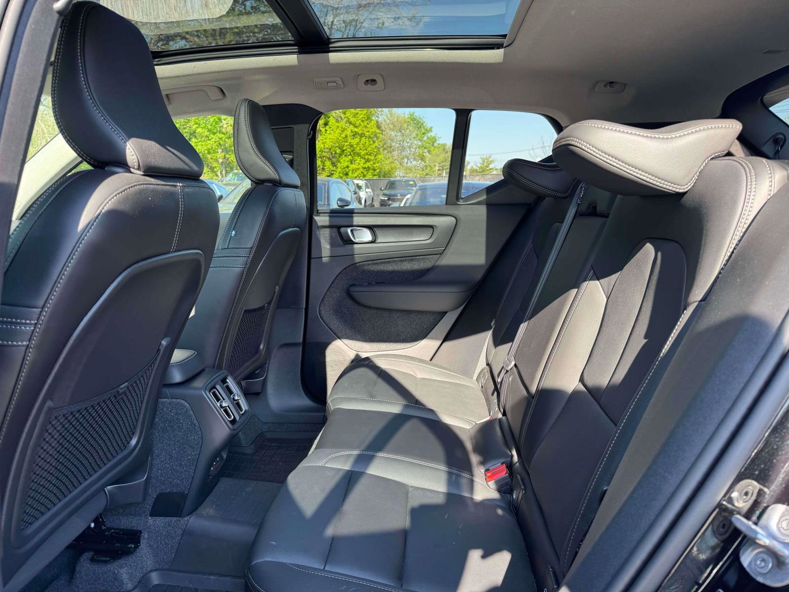 2026 Volvo XC40 Plus - Photo 12