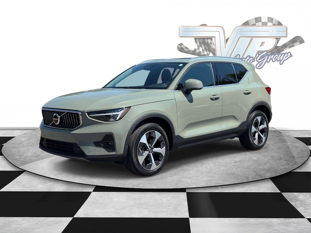 Used 2023 Volvo XC40 Plus Bright Theme B5 AWD Plus Bright Theme