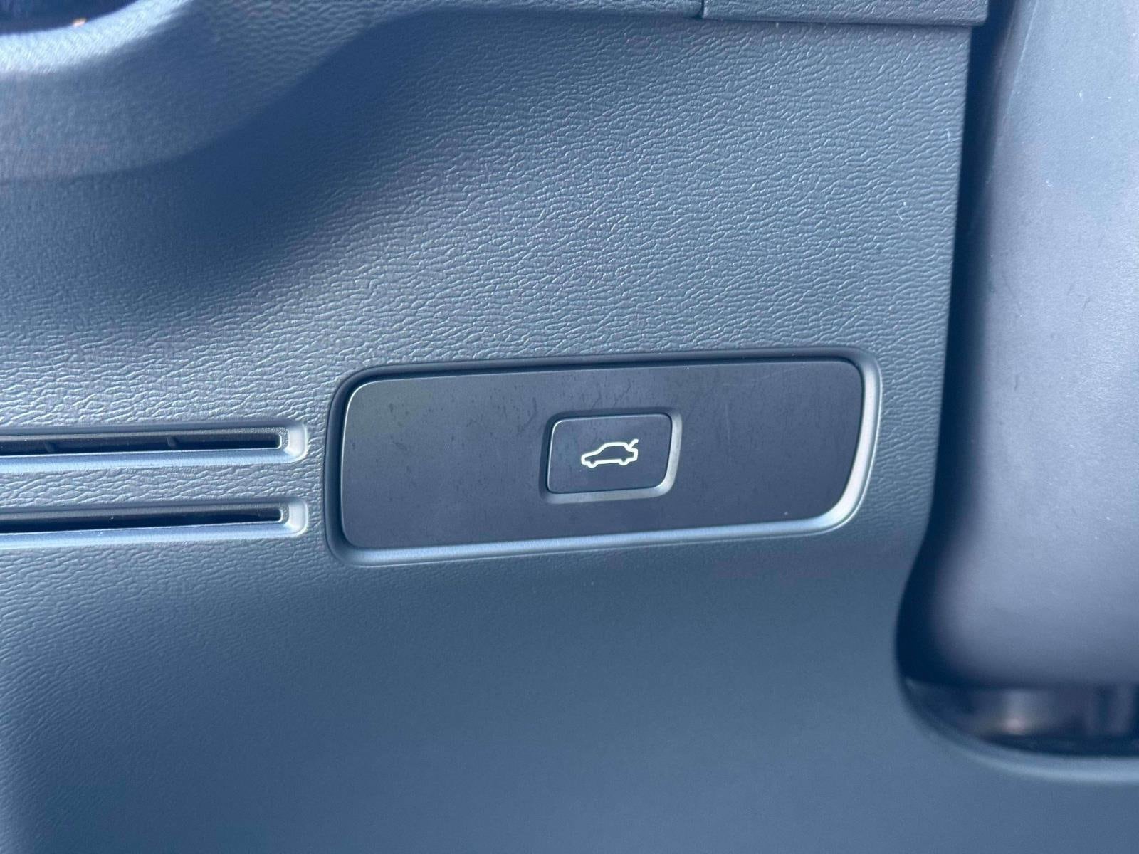 2026 Volvo XC40 Ultra Black Edition - Photo 20