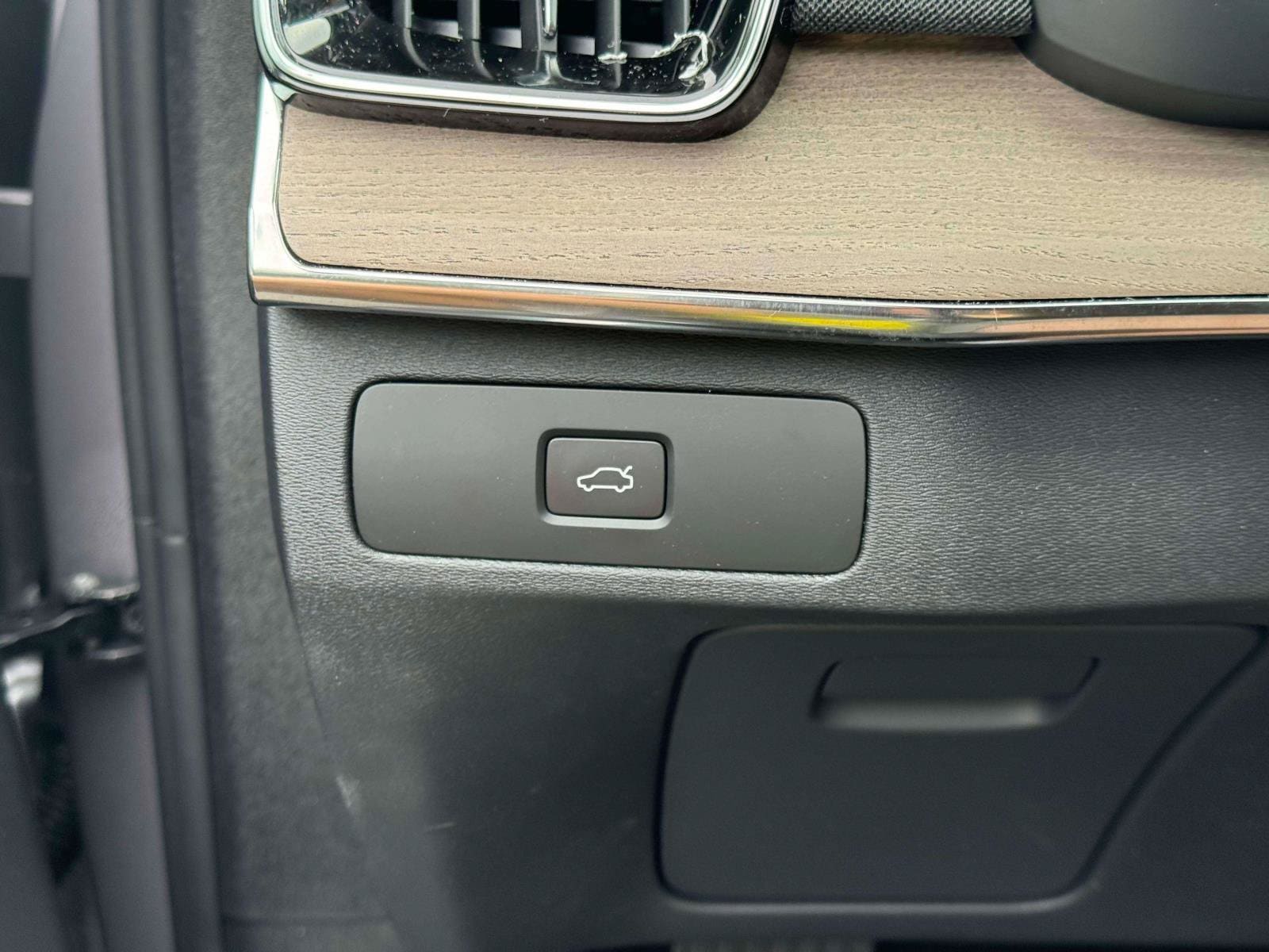 2026 Volvo XC90 Plus - Photo 20