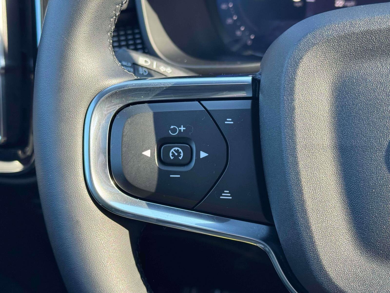 2026 Volvo XC40 Ultra Black Edition - Photo 23