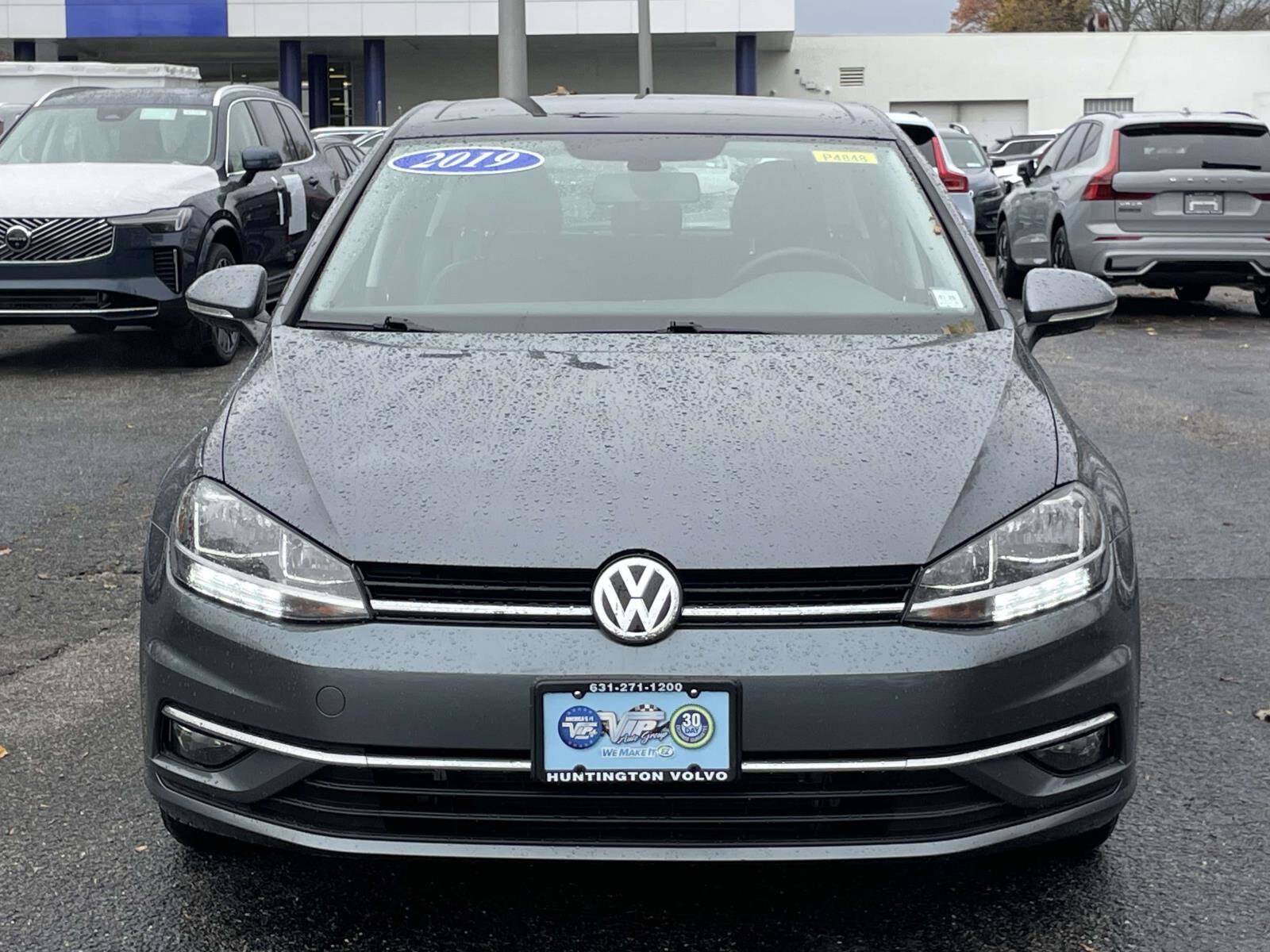 2019 Volkswagen Golf SE photo 2