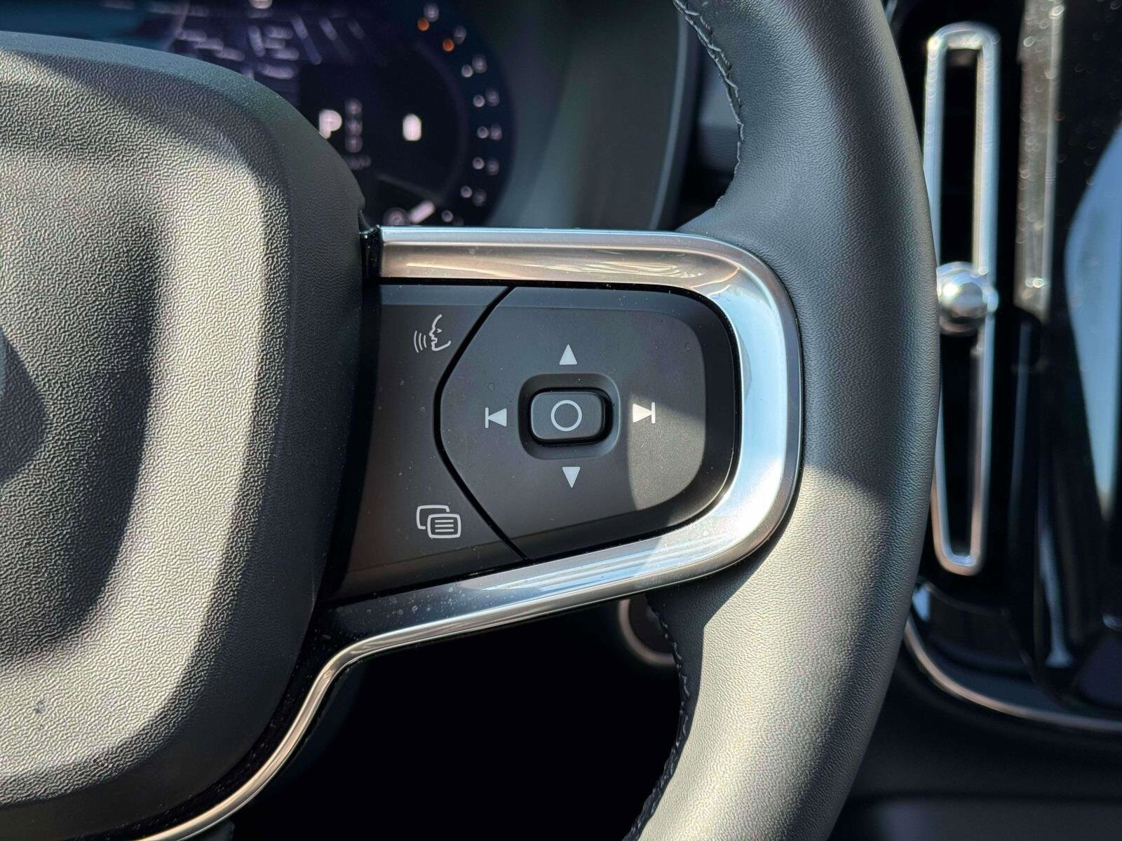 2026 Volvo XC40 Plus - Photo 24