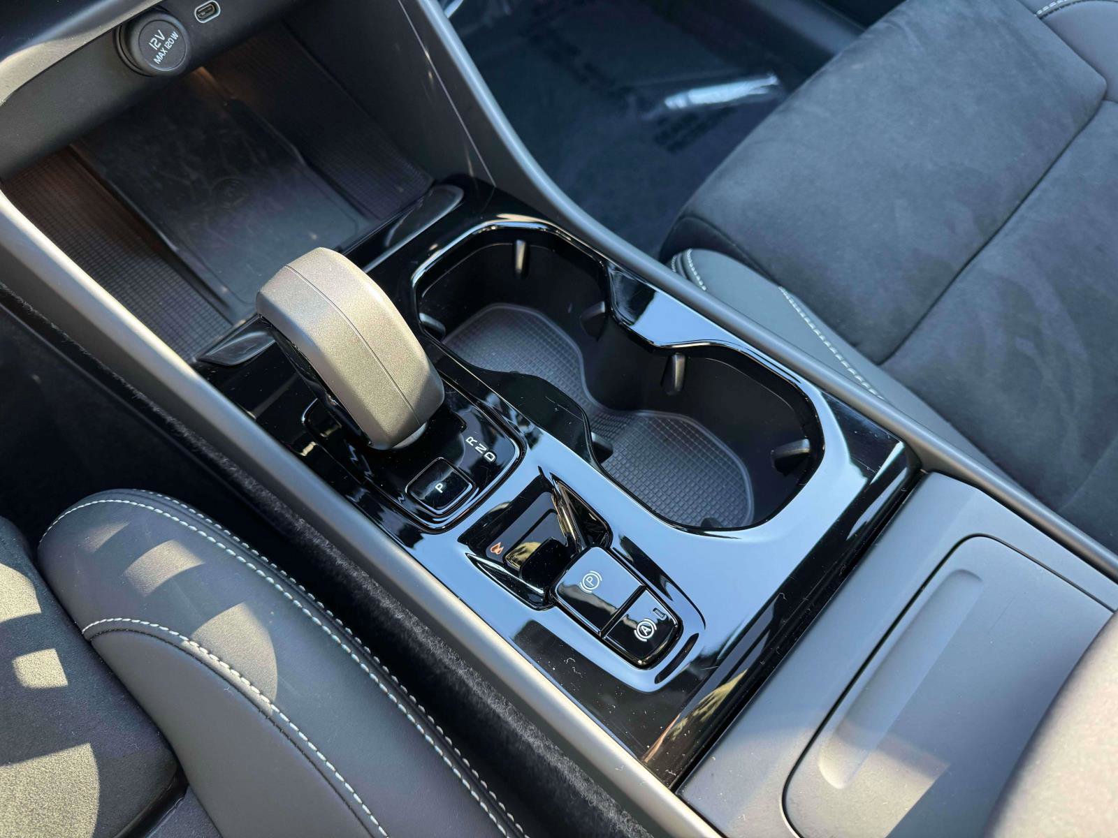 2026 Volvo XC40 Ultra Black Edition - Photo 32