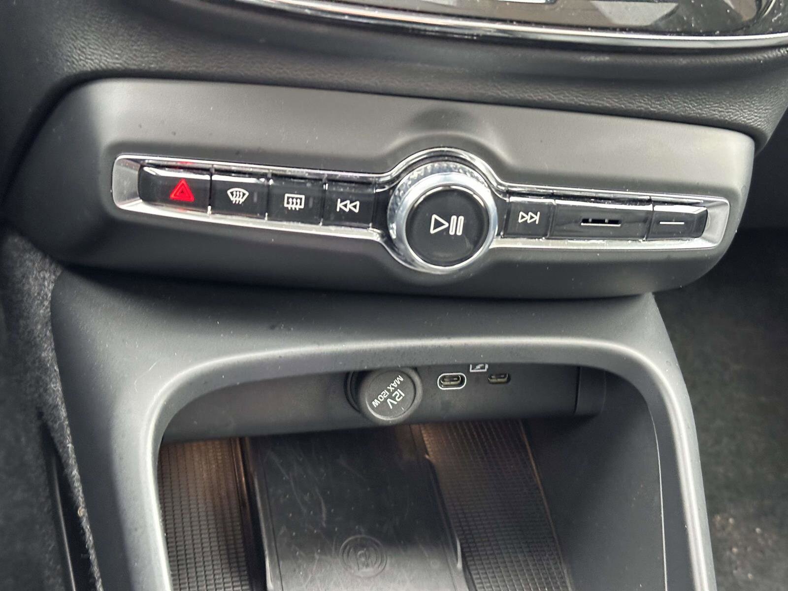 2026 Volvo XC40 Ultra - Photo 27