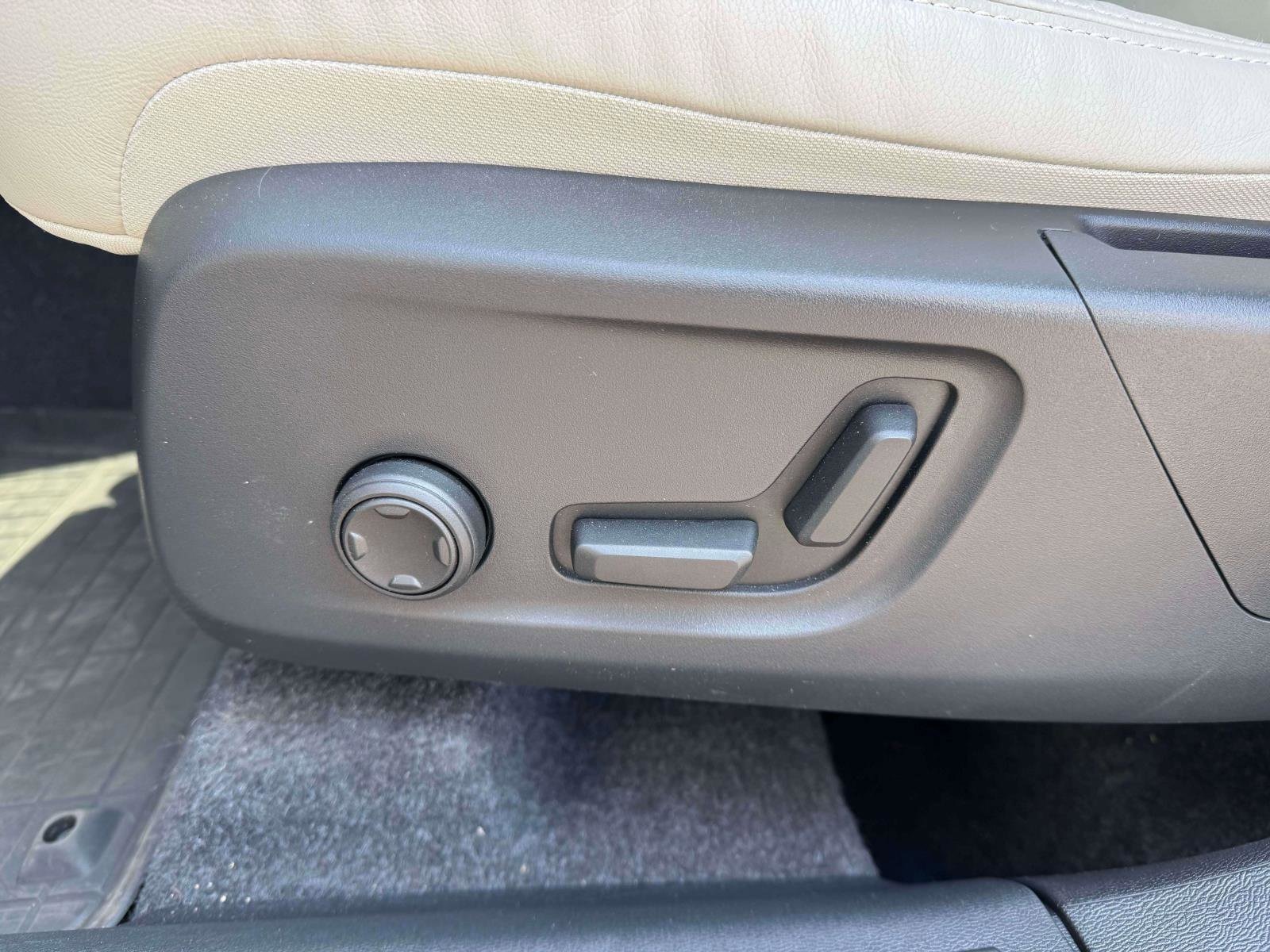 2026 Volvo XC40 Plus - Photo 15